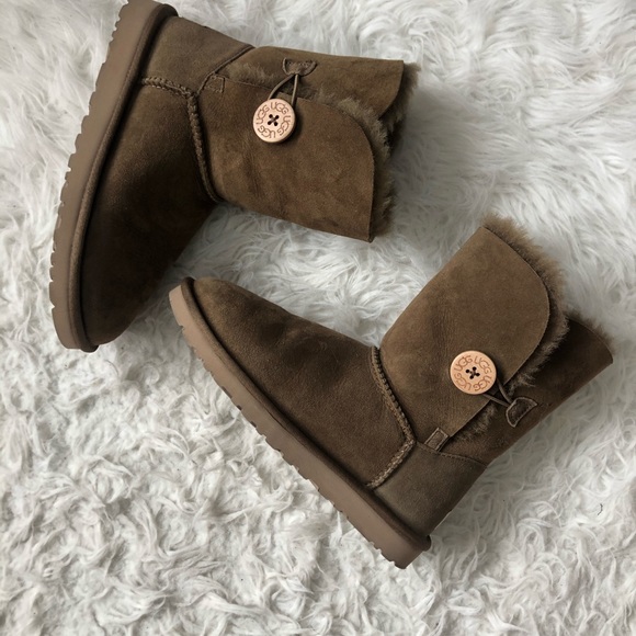 UGG Australia Bailey Button Sheepskin Boot - Picture 7 of 8